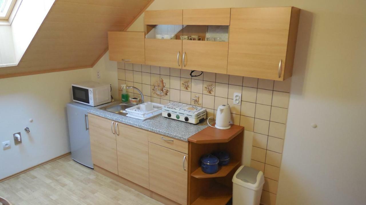 Privat Pod Kostolom - Ubytovanie Valča Eksteriør billede