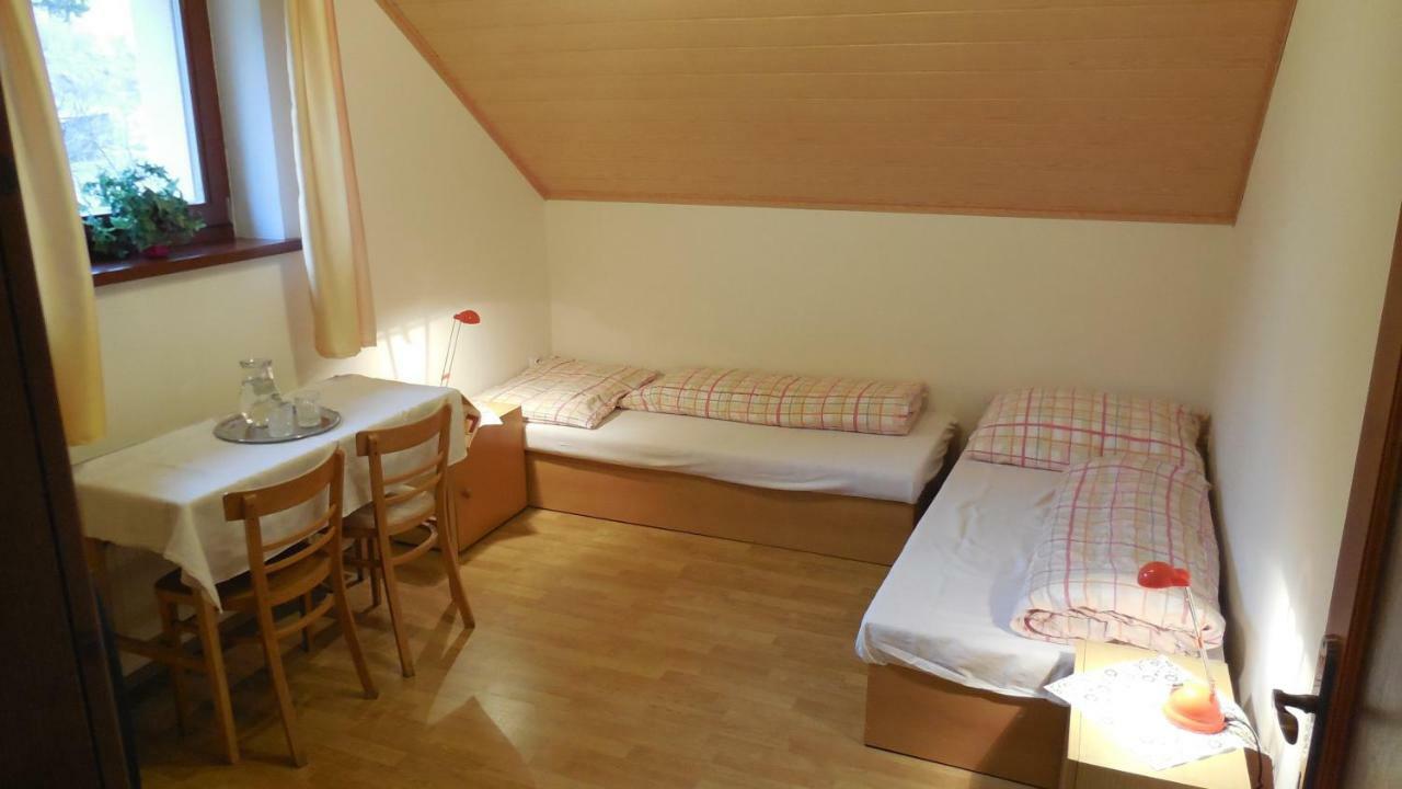 Privat Pod Kostolom - Ubytovanie Valča Eksteriør billede