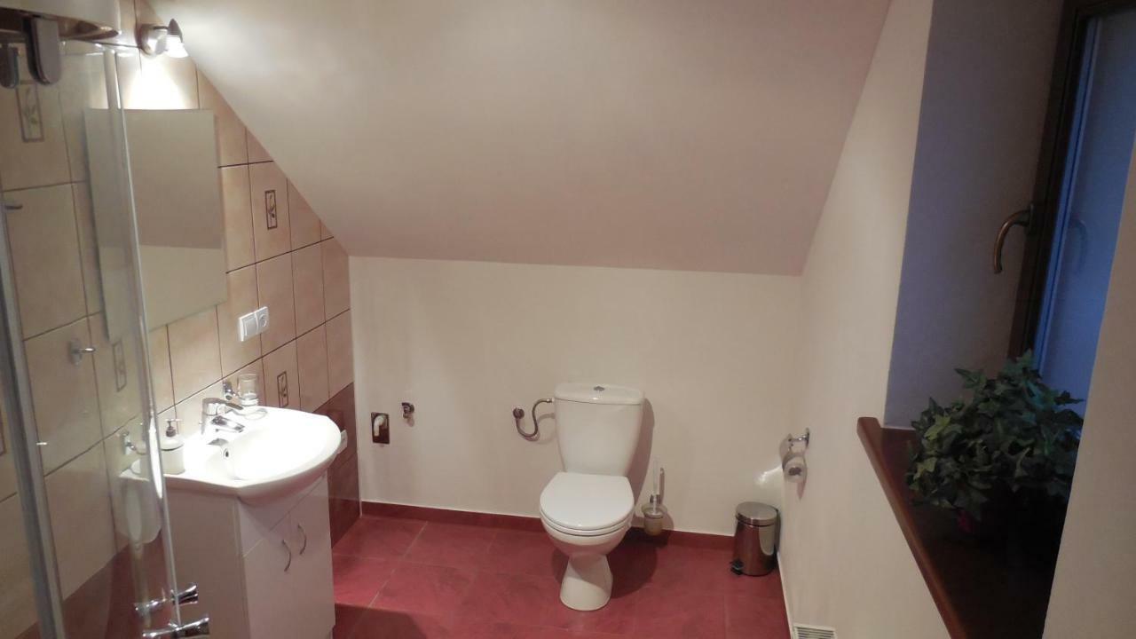 Privat Pod Kostolom - Ubytovanie Valča Eksteriør billede