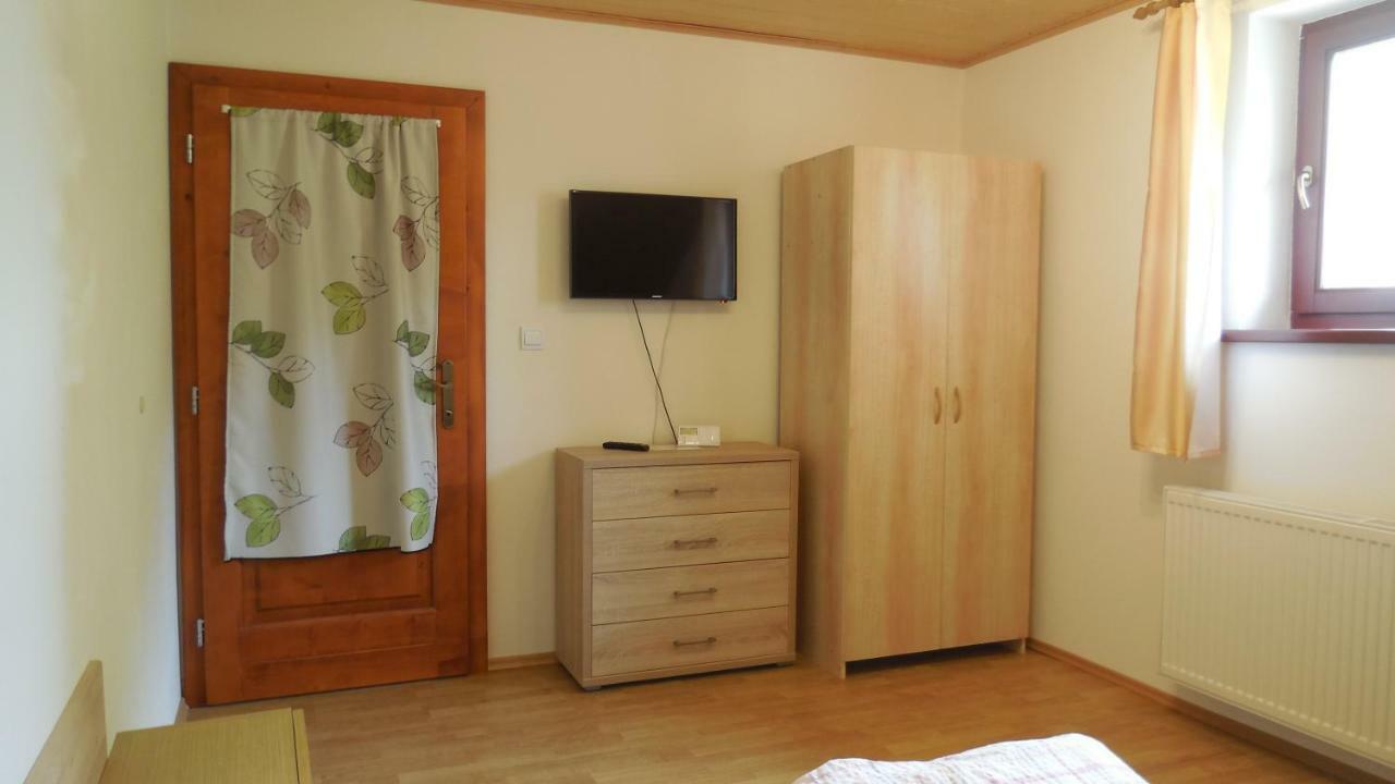 Privat Pod Kostolom - Ubytovanie Valča Eksteriør billede
